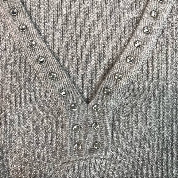 DKNY M Sparkly silver metallic thread grey ribbed V-neck knit top Size Medium - Picture 8 of 15